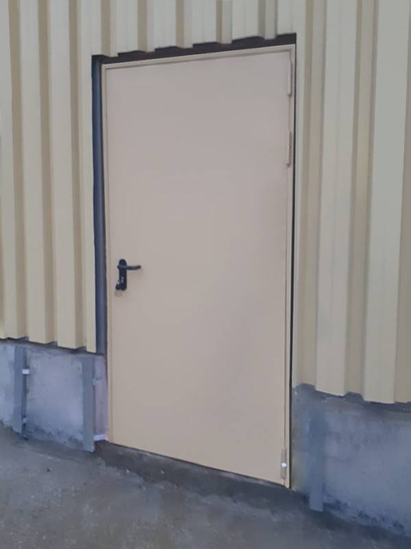 Дверь с внутренней стороны (склад, ул. 2-я Вольская)